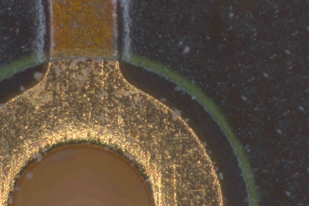 PCB元件，反射光暗場，放大倍率：150倍（透過目鏡的總放大倍率）