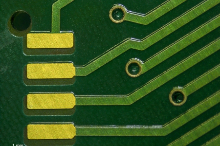 以反射光取得的印刷電路板。